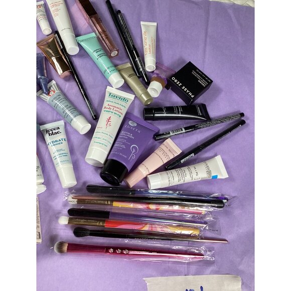 Luxury Skincare Cosmetics Bundle With Makeup Brushes And Beauty Accessories New - Picture 2 of 4